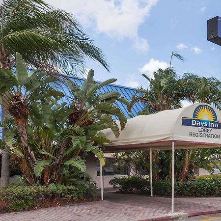 Days Inn By Wyndham West Palm Beach Extérieur photo