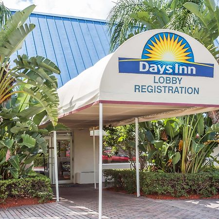 Days Inn By Wyndham West Palm Beach Extérieur photo