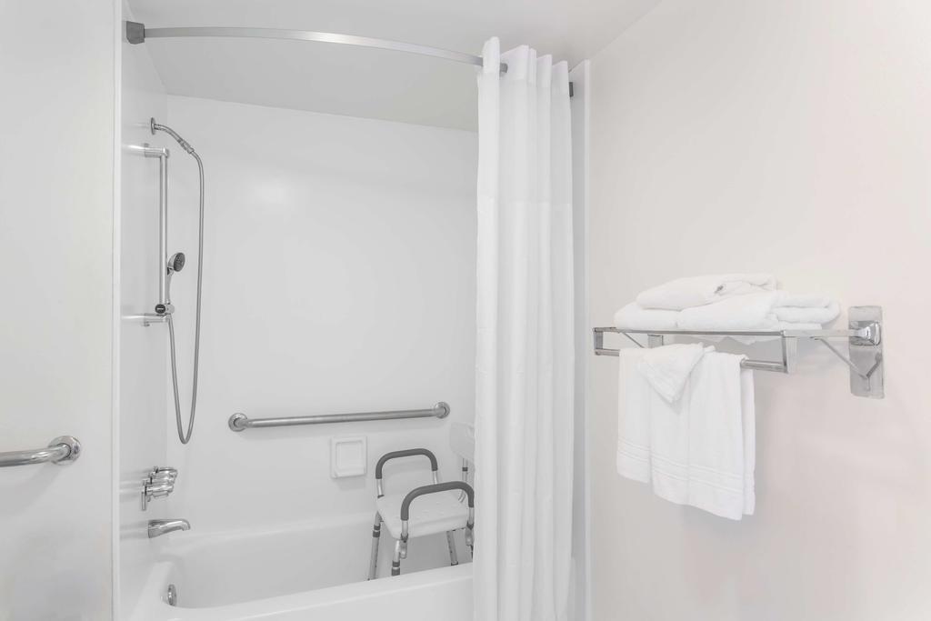 Days Inn By Wyndham West Palm Beach Extérieur photo