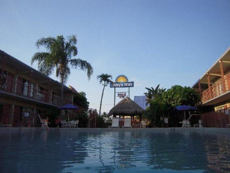 Days Inn By Wyndham West Palm Beach Extérieur photo