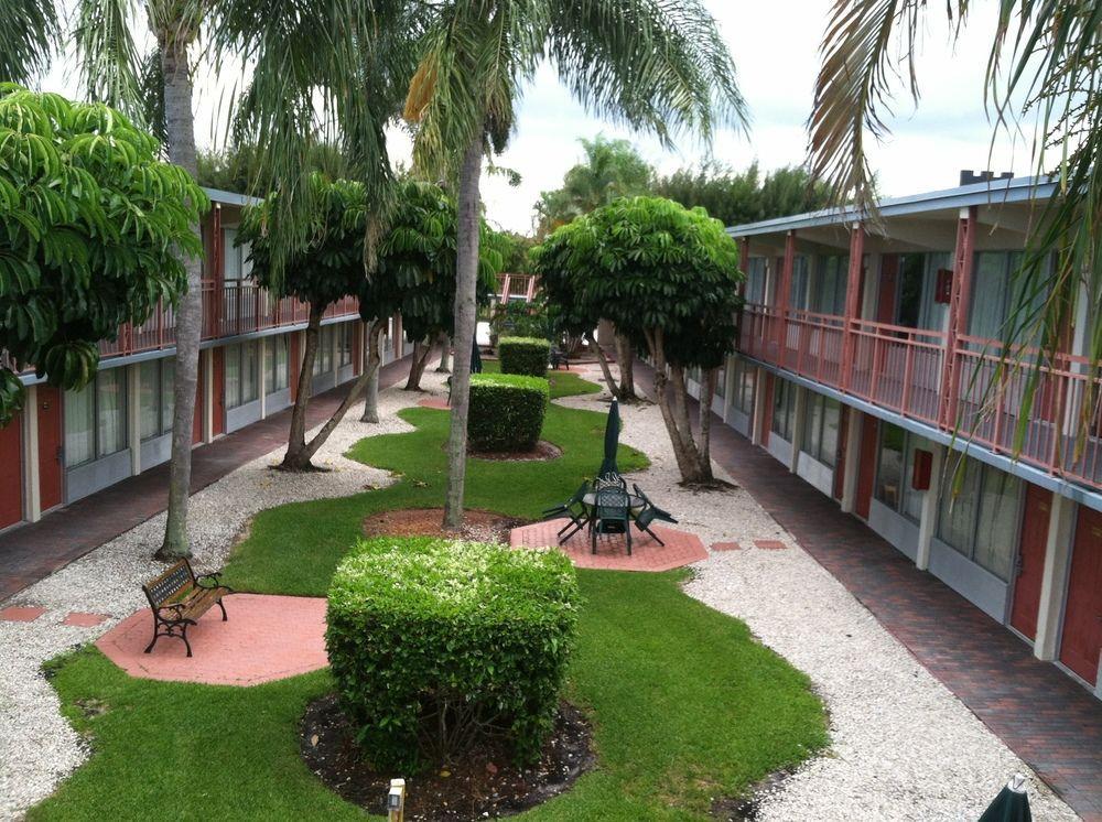 Days Inn By Wyndham West Palm Beach Extérieur photo