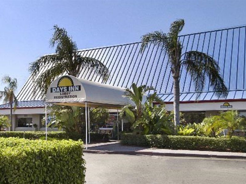 Days Inn By Wyndham West Palm Beach Extérieur photo