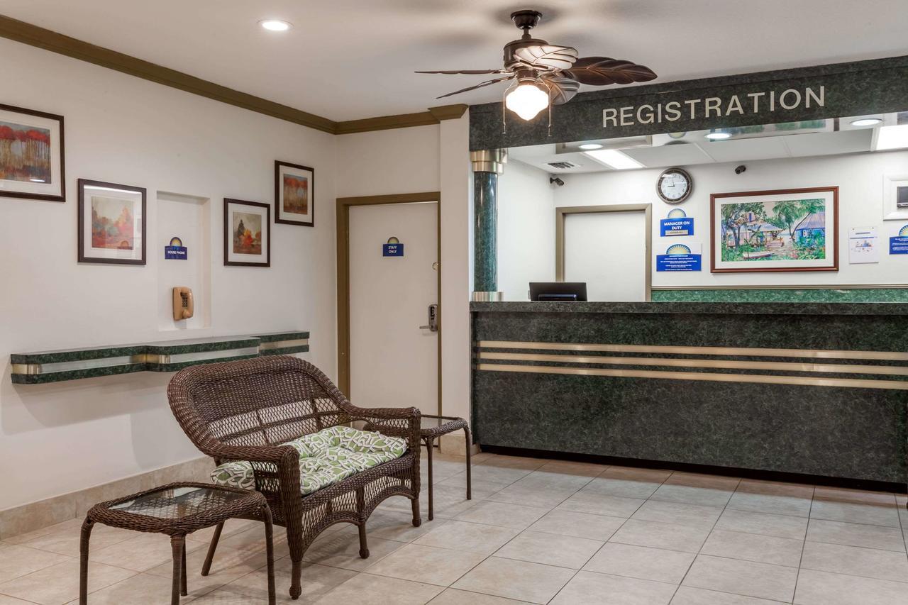 Days Inn By Wyndham West Palm Beach Extérieur photo