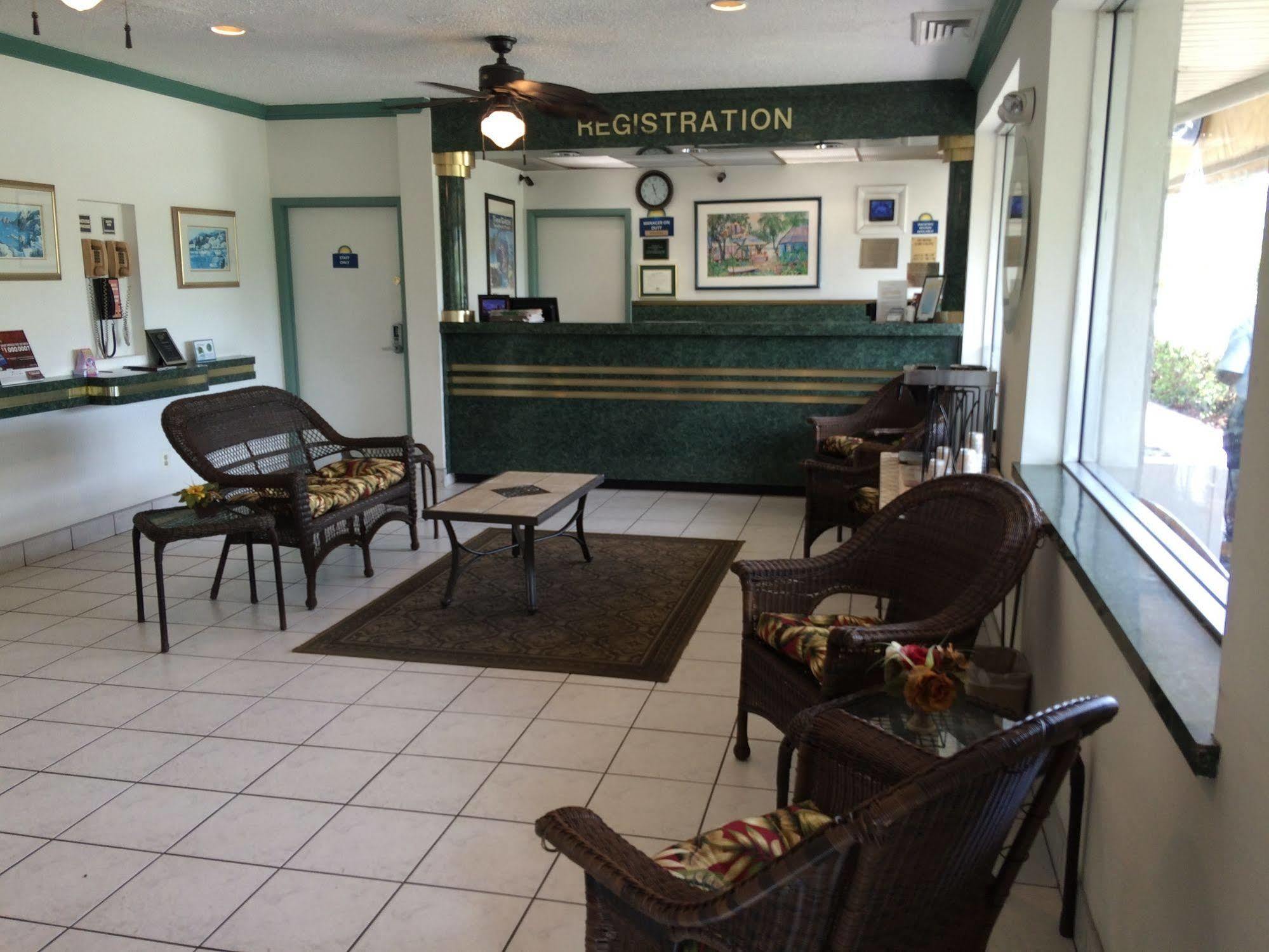 Days Inn By Wyndham West Palm Beach Extérieur photo