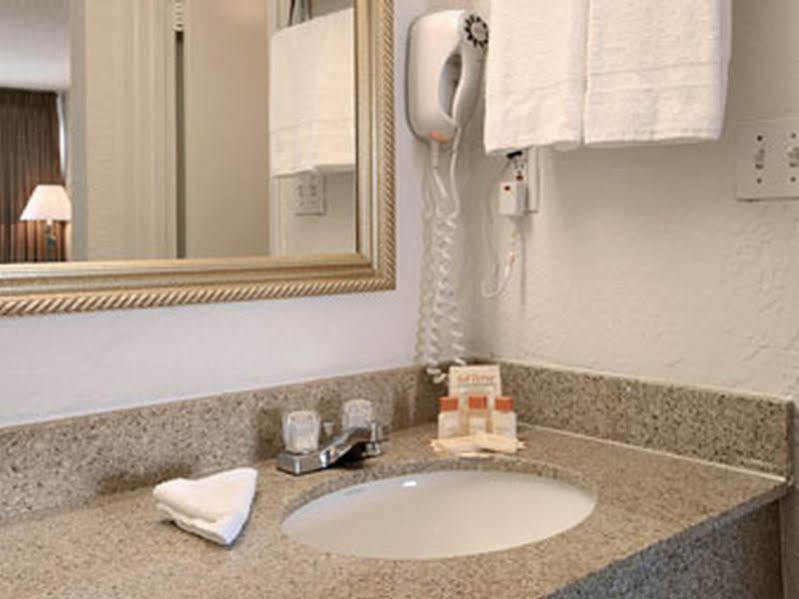 Days Inn By Wyndham West Palm Beach Extérieur photo