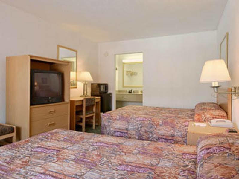 Days Inn By Wyndham West Palm Beach Extérieur photo