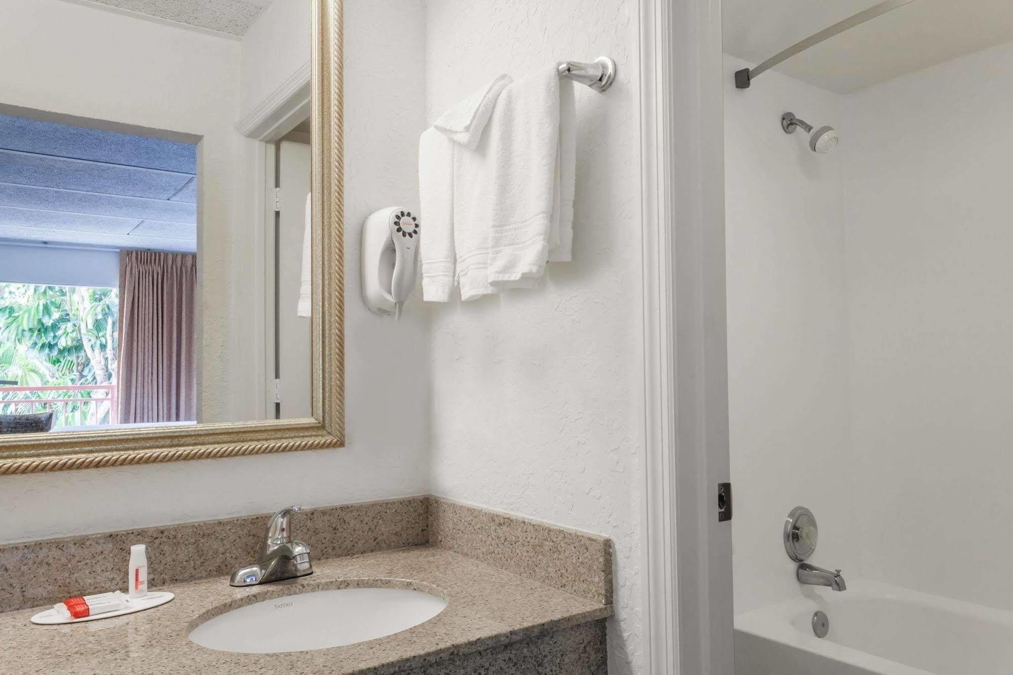 Days Inn By Wyndham West Palm Beach Extérieur photo