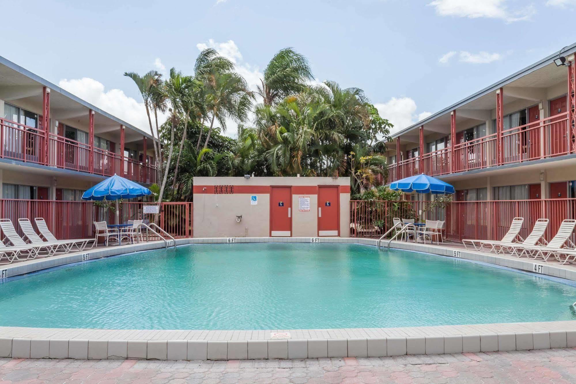 Days Inn By Wyndham West Palm Beach Extérieur photo