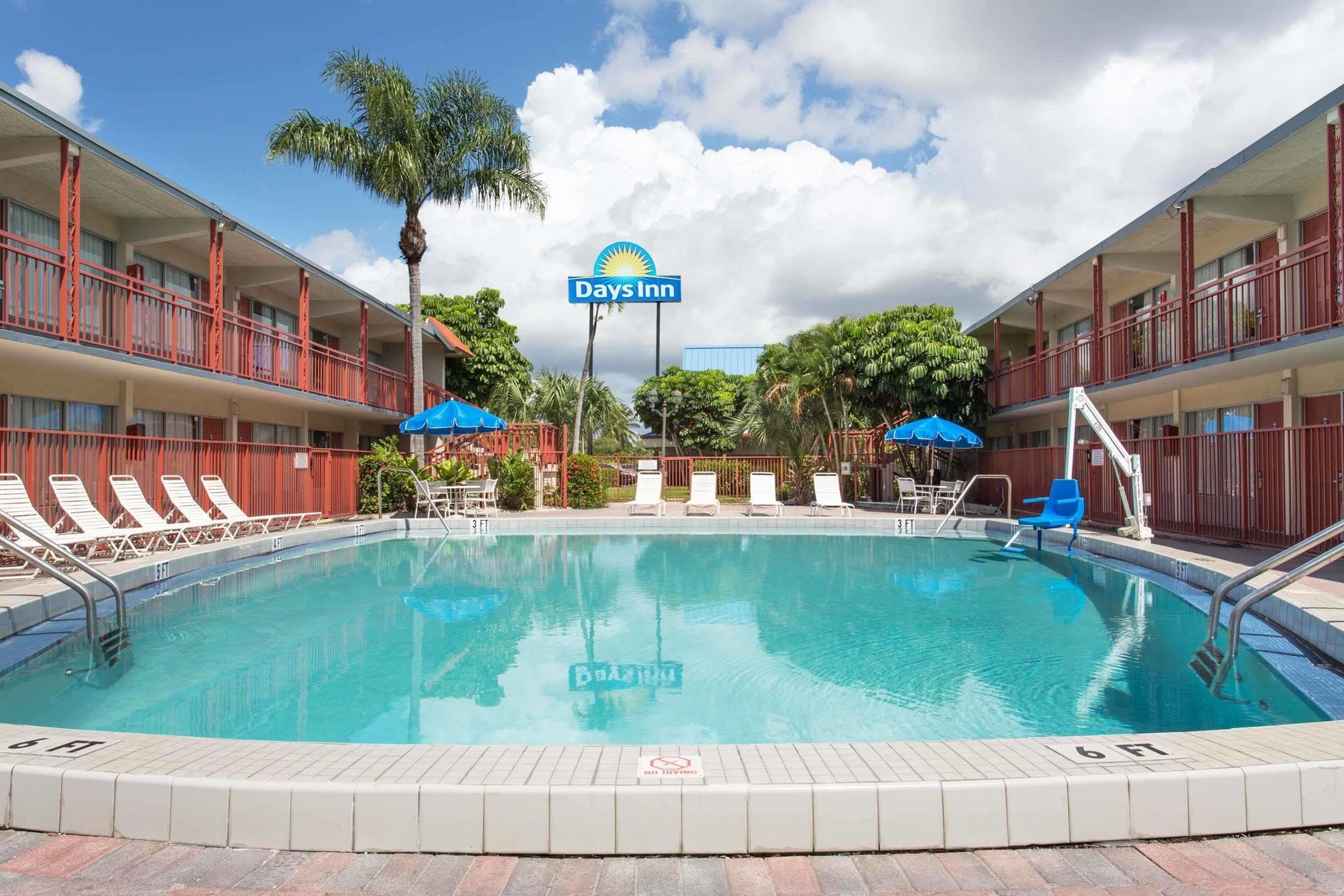 Days Inn By Wyndham West Palm Beach Extérieur photo