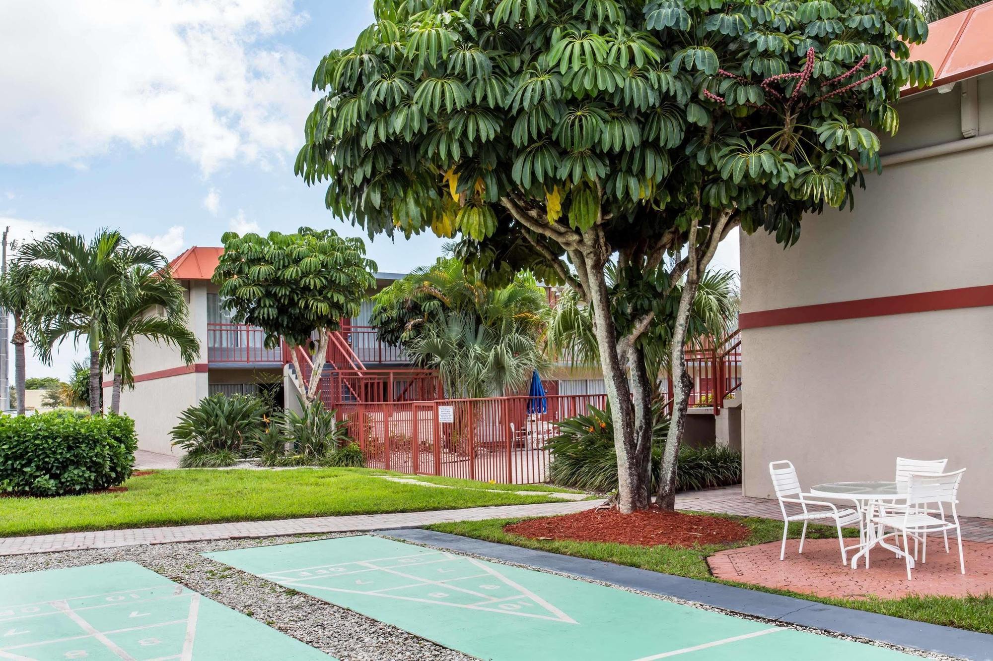Days Inn By Wyndham West Palm Beach Extérieur photo